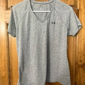 2 Under Armour Women's Heather Gray and black Short Sleeve Tees